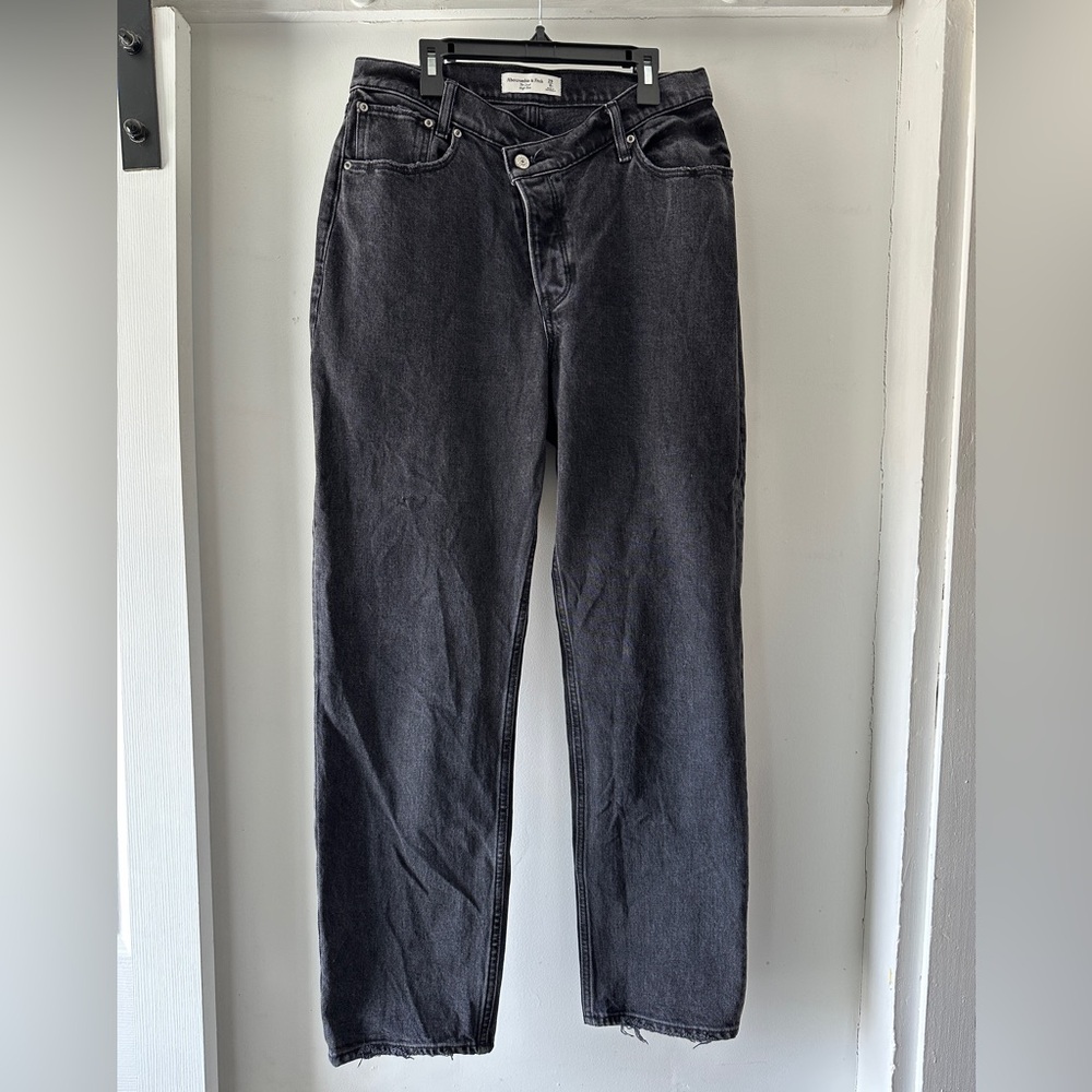 👖 Abercrombie Women’s “The Dad” High Rise Jean, Sz 29/8R